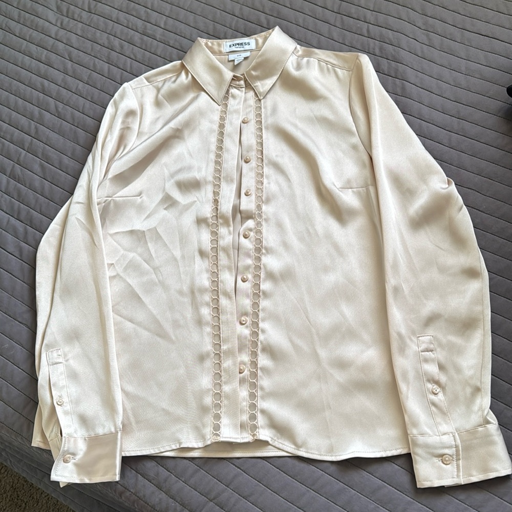 Express slim xs champagne color blouse